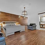 Amazing Fully Renovated Apartment On Queen St.